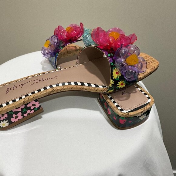 BETSEY JOHNSON multi-color Brice Floral Sandal Flats NWOB Size 6.5 - Picture 5 of 7